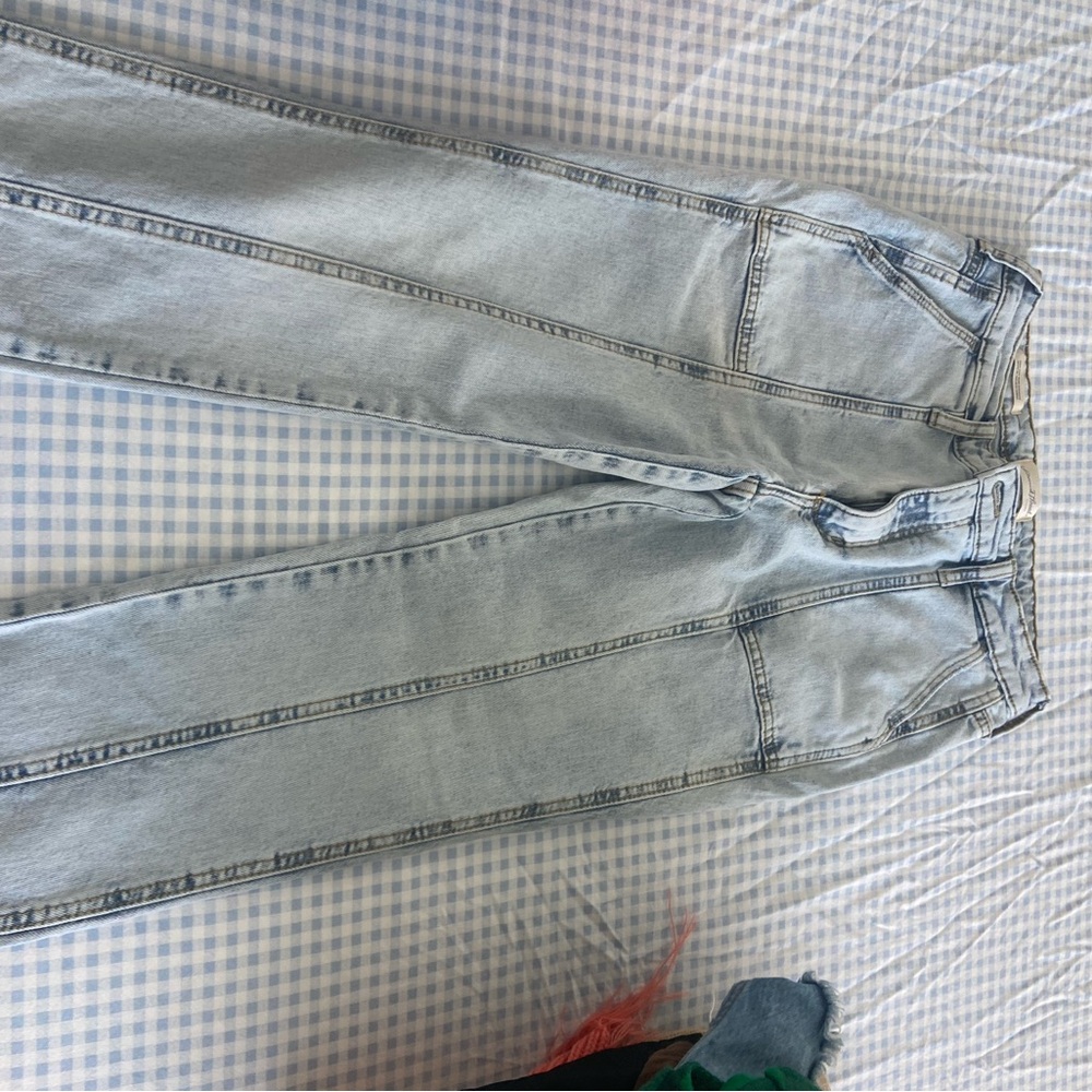 Universal Thread Light Wash Straight Leg Jeans